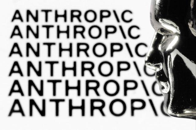 AI巨头Anthropic发报告警告中国AI威胁，专家批其“自私自利”
