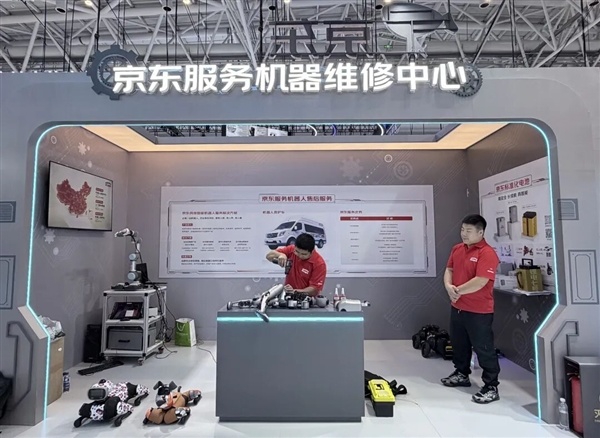 全球规模最大!京东“狼族”机器人集体亮相:智狼、飞狼、独狼