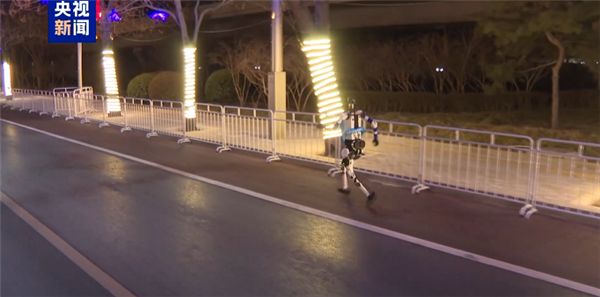 2026人形机器人半程马拉松官宣:超300台机器人参加 支持自主导航、遥控