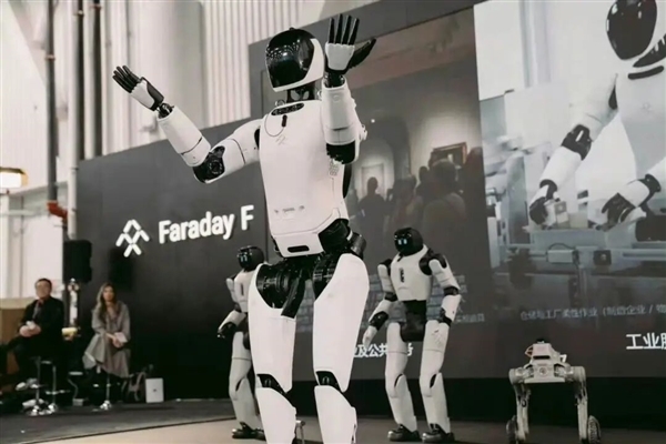 贾跃亭“造人”上热搜 机器人1.7万开卖 已拿下1211台订单