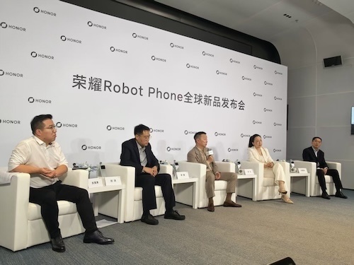 机器人手机“探路”，荣耀预测两到三年AI终端将迎规模化拐点