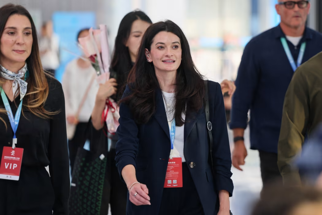 黄仁勋女儿麦迪逊·黄本月出席了在北京举办的世界机器人大会