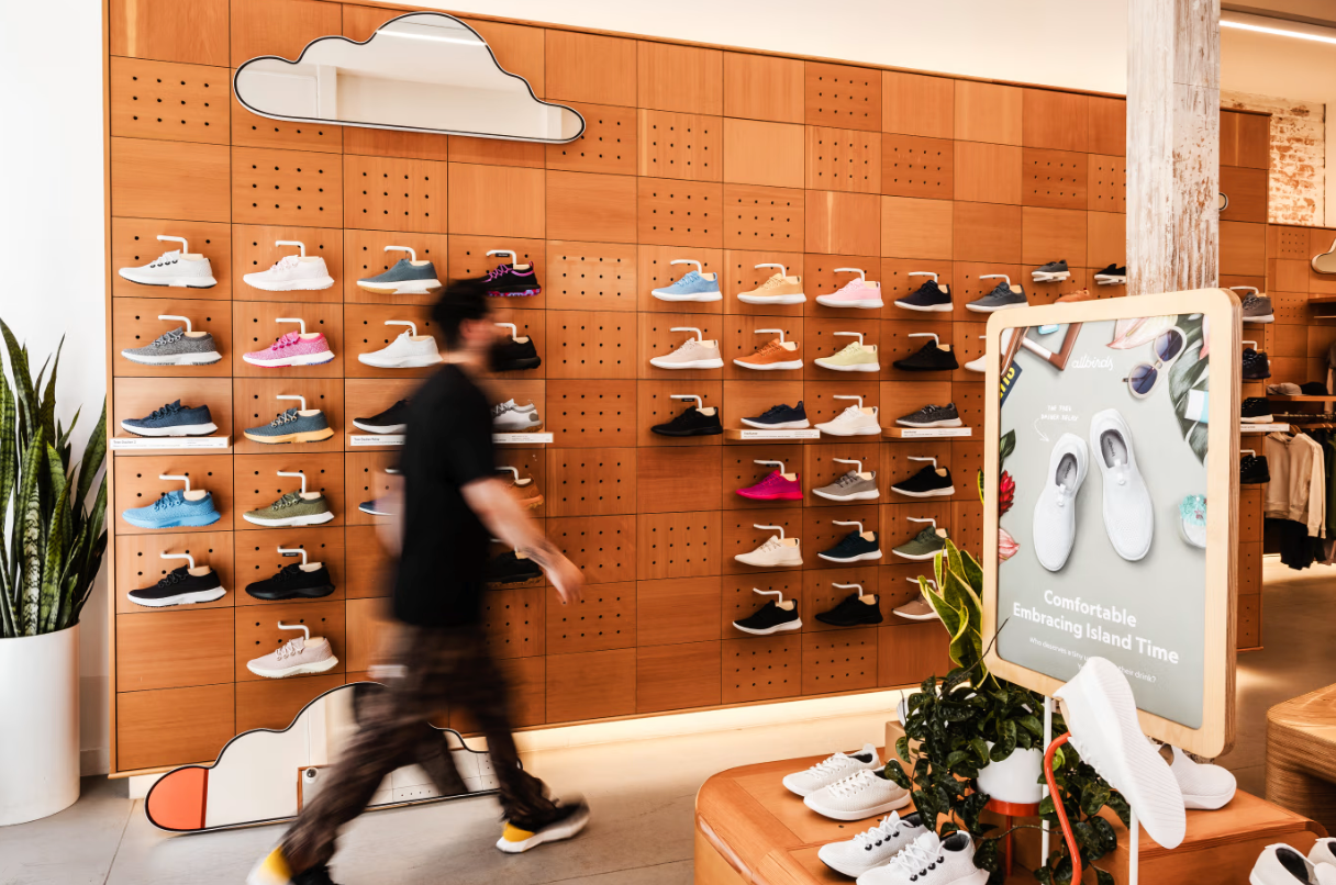 不做鞋子搞科技 Allbirds困境中转型豪赌AI：股价暴涨582%