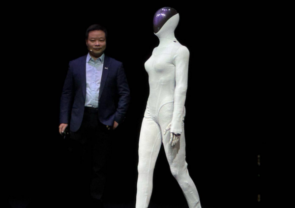 何小鹏：IRON机器人今年底量产 月产能目标超1000台