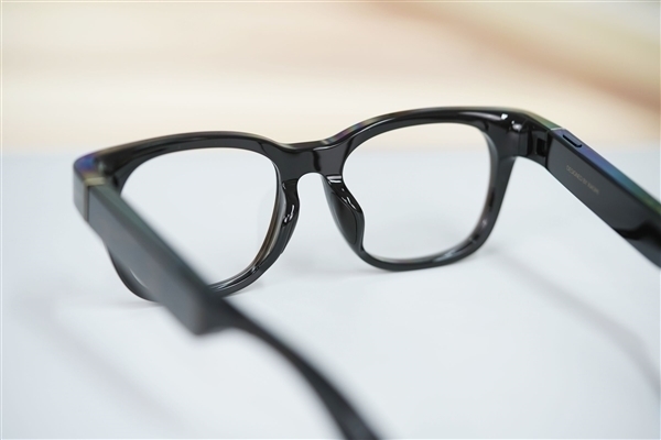 今年发布!苹果首款AI智能眼镜细节曝光:多框型可选、自带摄像头
