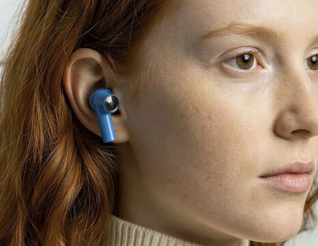 在耳机上装摄像头，这事能成吗？