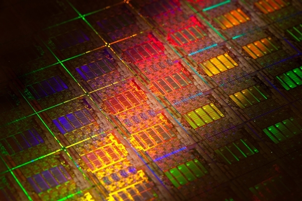 全国产算力跑通!零NVIDIA含量:美团万亿大模型跻身全球第一梯队