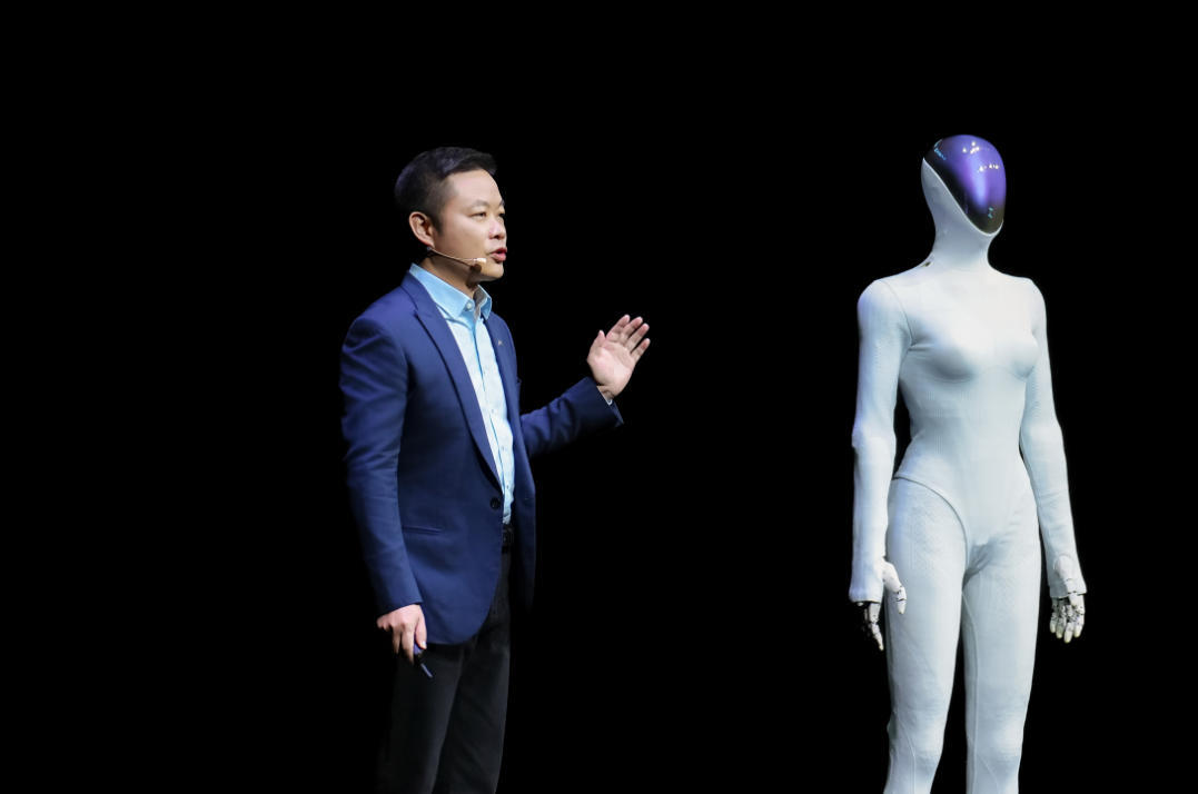 何小鹏亲任机器人业务CEO:剑指全球首个高阶人形机器人规模量产