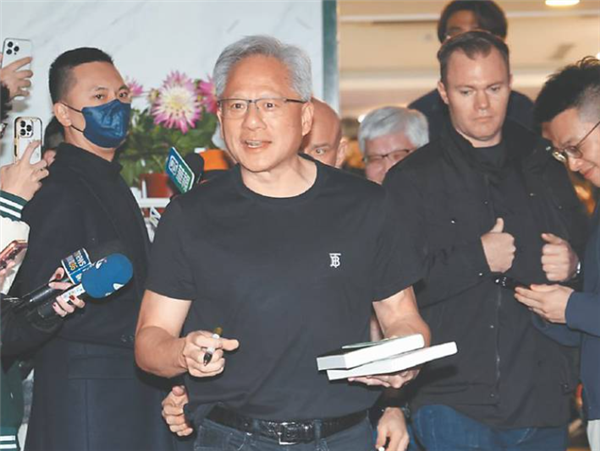 黄仁勋、苏姿丰、陈立武都来!华人AI三巨头齐聚中国台湾抢产能