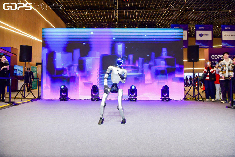 智元宇树首次同台表演，“比舞”背后是技术之争，更是商业之战