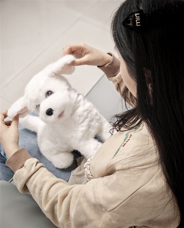 会撒娇能成长！科沃斯毛团陪伴机器人图赏