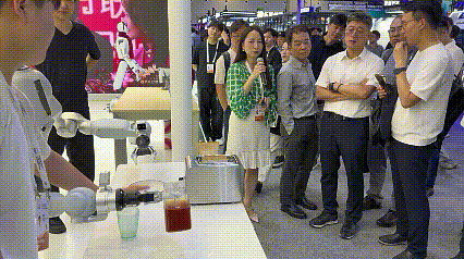 银河通用机器人做早餐,图片来源:银河通用