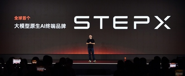 全球首款大模型原生智能体手机亮相：唯一获得L3级证书的智能体手机