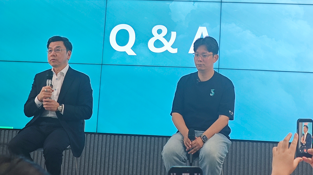 零一万物掏出4款企业AI产品,订单暴增5倍,李开复:我们和Palantir不一样