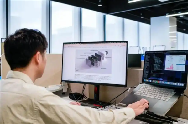 上海博士破解裸眼3D显示技术难题：通过AI驱动引擎解决眩晕不适感