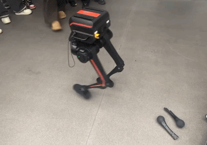 为了让它走两步 我的电脑抽了十几小时皮鞭