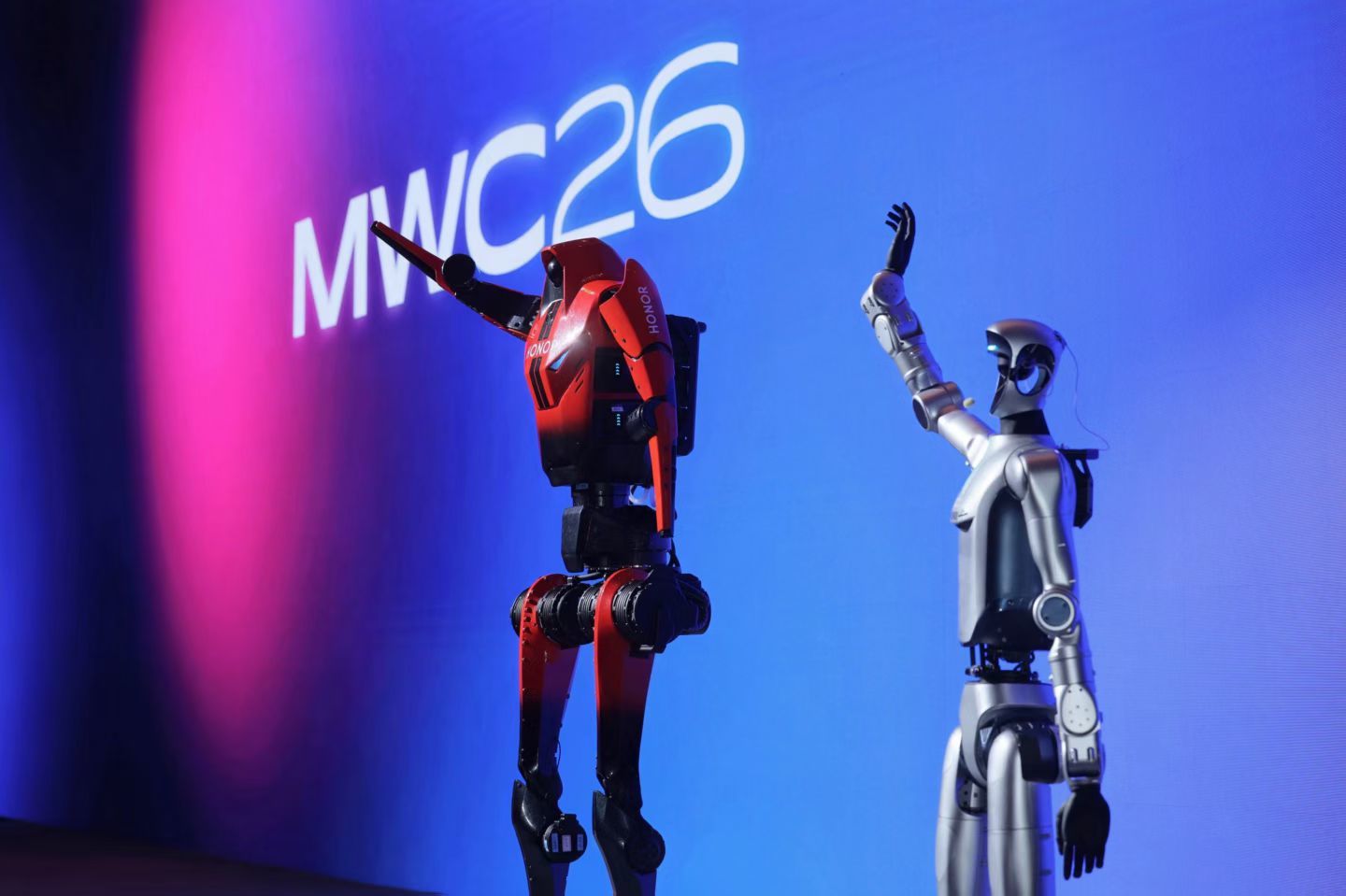 终端厂商集体All in AI OS，荣耀的Agentic OS意味着什么？