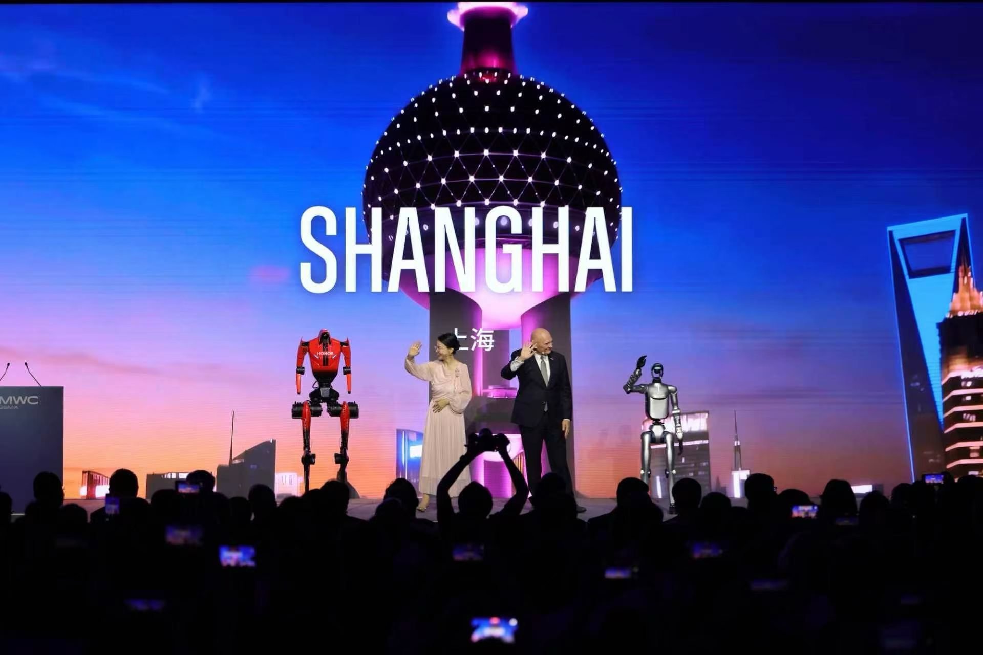终端厂商集体All in AI OS，荣耀的Agentic OS意味着什么？