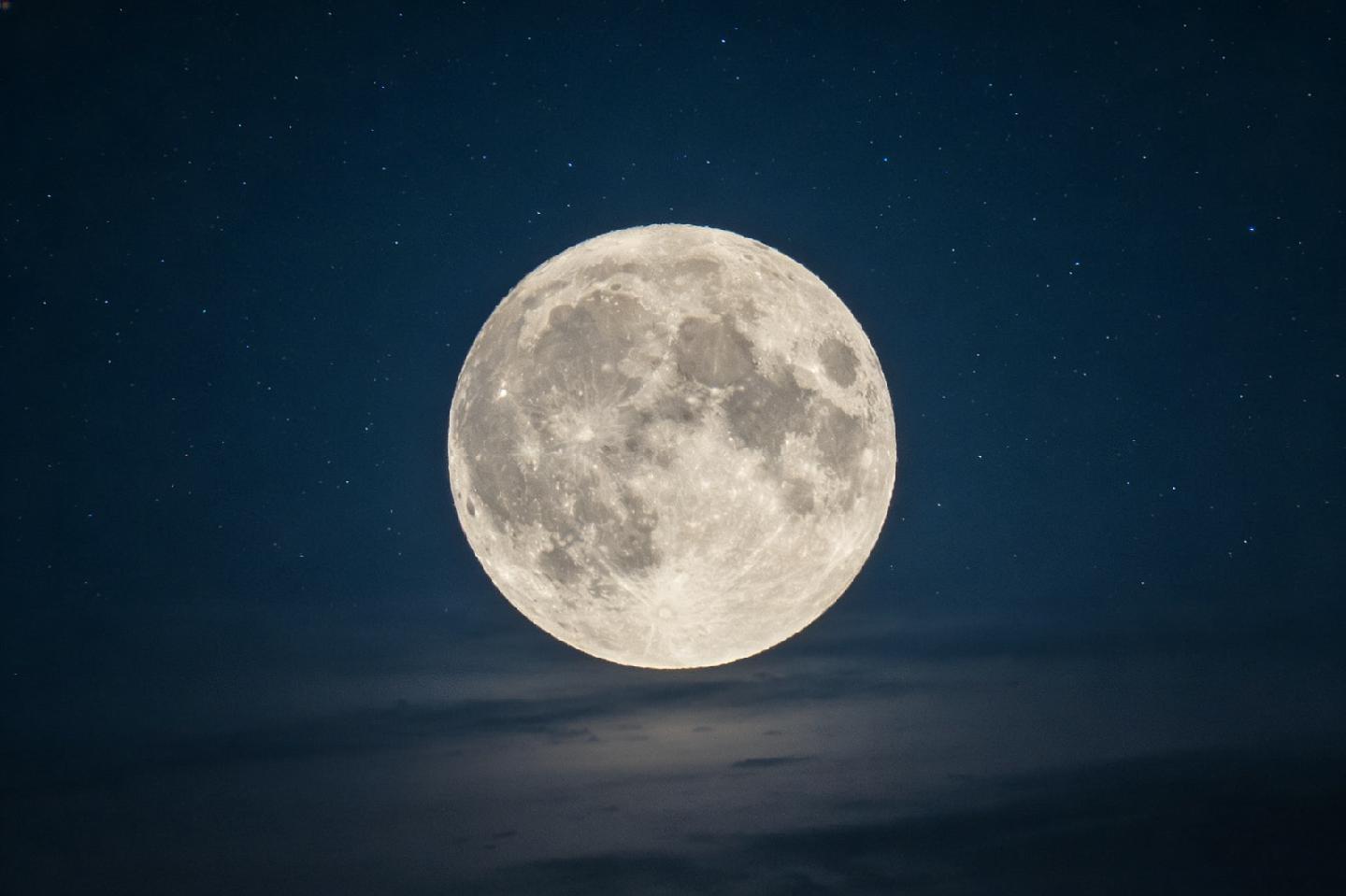 国产手机里的月亮比较圆