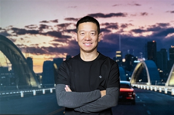 贾跃亭成功做出机器人!法拉第未来已向美国高端酒店交付产品