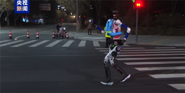 2026人形机器人半程马拉松官宣:超300台机器人参加 支持自主导航、遥控