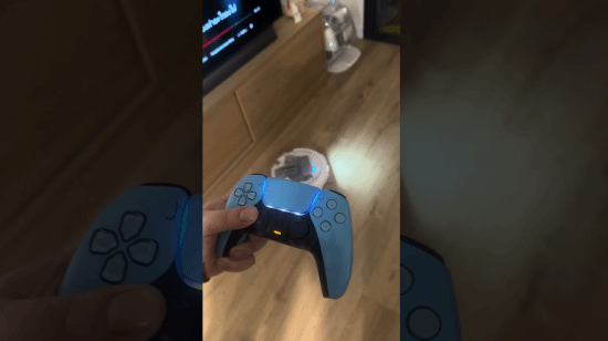 科技整活！PS5手柄直接操控大疆扫地机器人