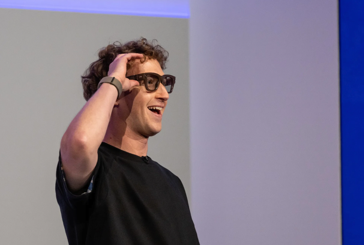 扎克伯格佩戴Meta新眼镜