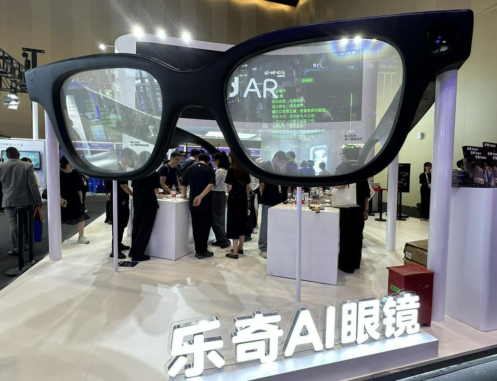 乐奇AI眼镜展台 图片来源:财联社记者/摄