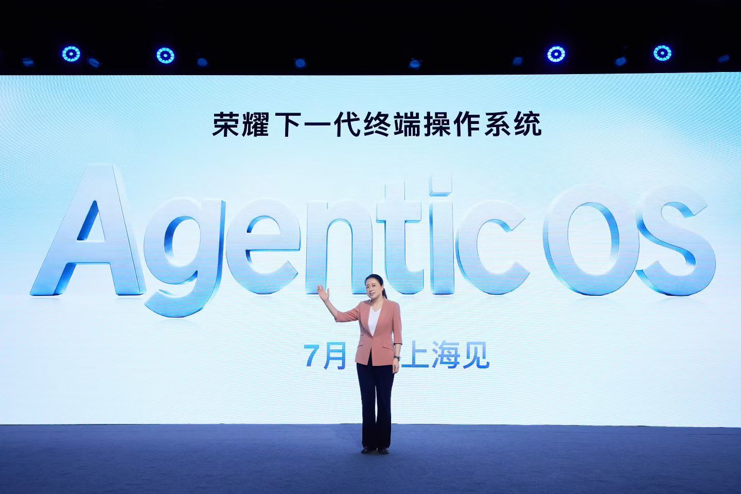 终端厂商集体All in AI OS，荣耀的Agentic OS意味着什么？