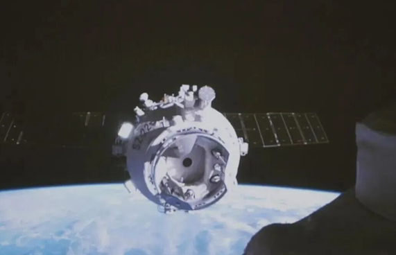 未来太空有机器人同事吗 杨利伟：人机结合是未来发展方向