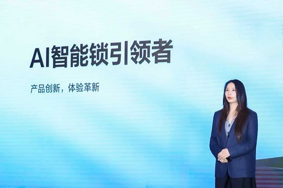 萤石推出AI硬件新品 ：AI随身拍Pika配备前后双4K摄像头