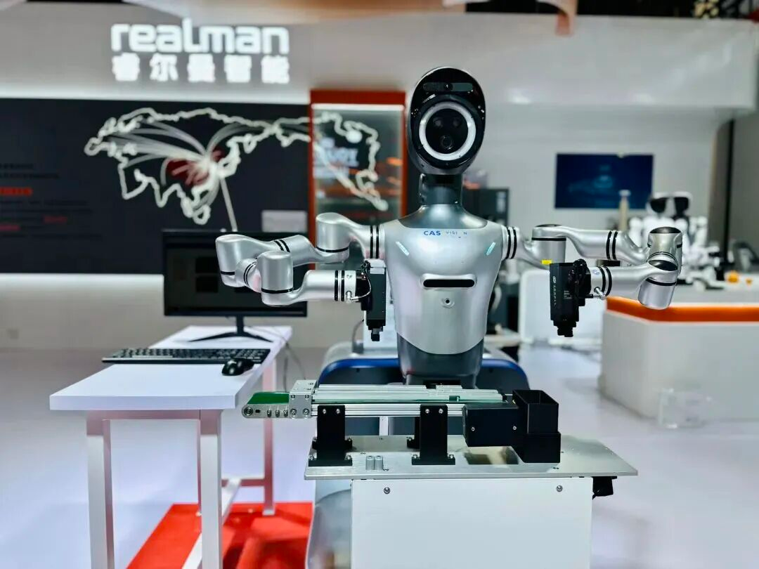 睿尔曼智能发布两款RealBOT机器人:50000小时可靠运行瞄准产业落地