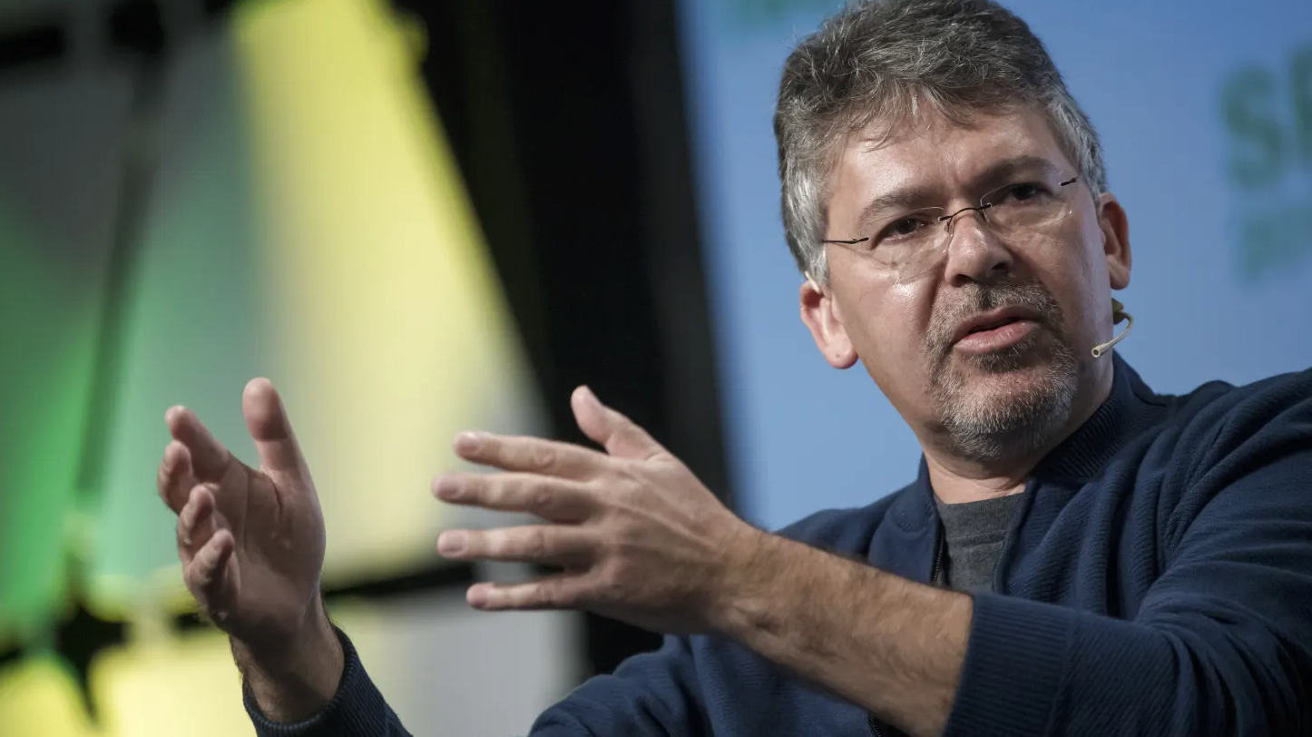 为Siri跳票背锅？苹果宣布AI业务负责人卸任、任命新主管