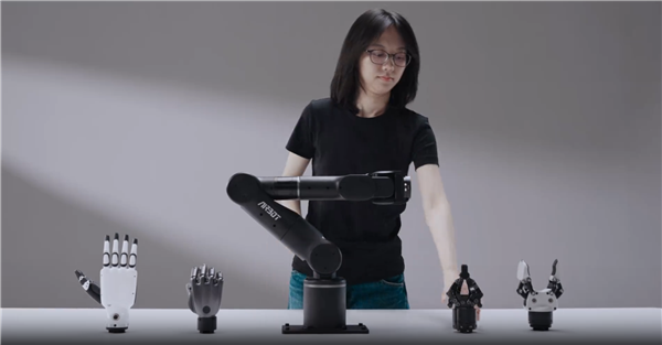 求之科技AIRBOT P7七轴仿生机械臂发布:内置旭日5芯片!10TOPS算力